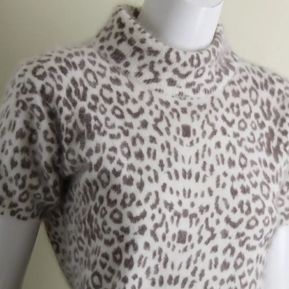 reflections by Spiegel Creamy leopard Print 65% Angora Turtleneck‎ Sweater D40
